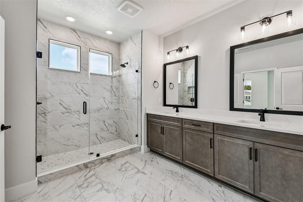 Activo con contrato: $639,990 (4 camas, 2 baños, 2972 Pies cuadrados)