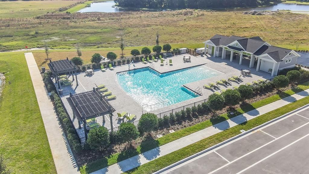 Activo con contrato: $639,990 (4 camas, 2 baños, 2972 Pies cuadrados)