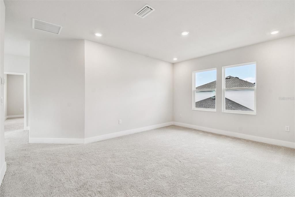 Activo con contrato: $639,990 (4 camas, 2 baños, 2972 Pies cuadrados)