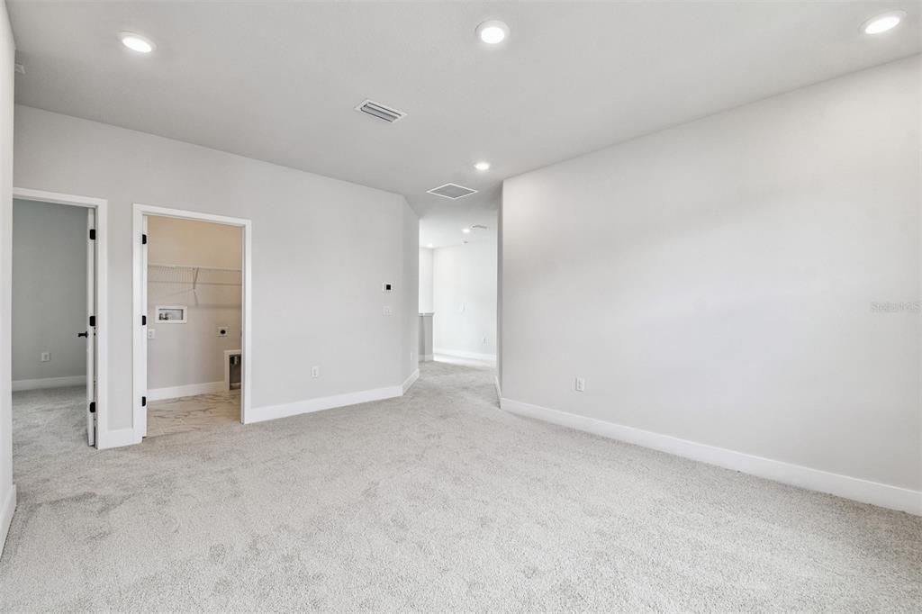 Activo con contrato: $639,990 (4 camas, 2 baños, 2972 Pies cuadrados)