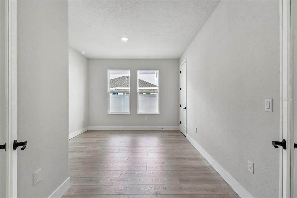 Activo con contrato: $639,990 (4 camas, 2 baños, 2972 Pies cuadrados)