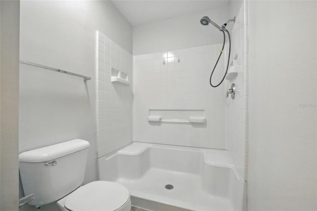 Activo con contrato: $229,000 (3 camas, 2 baños, 1362 Pies cuadrados)