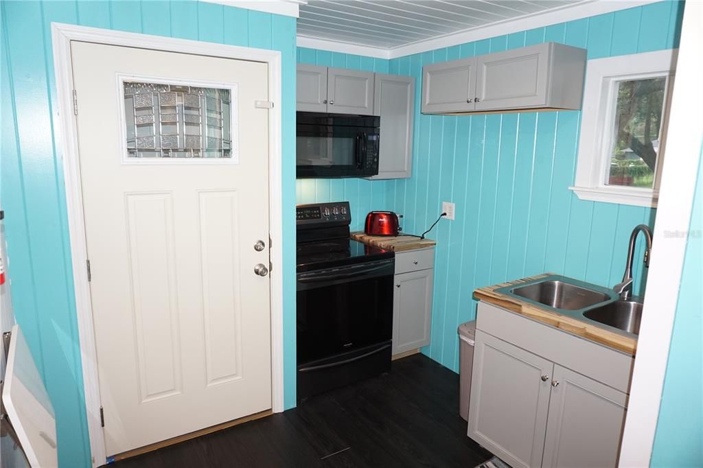 На продажу: $155,000 (2 спален, 2 ванн, 812 Квадратных фут)