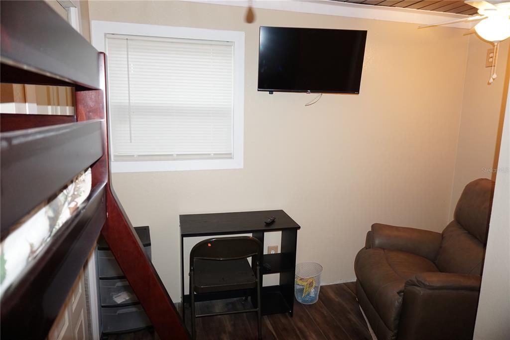 На продажу: $155,000 (2 спален, 2 ванн, 812 Квадратных фут)