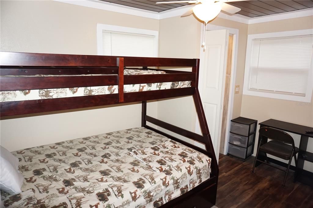 На продажу: $155,000 (2 спален, 2 ванн, 812 Квадратных фут)