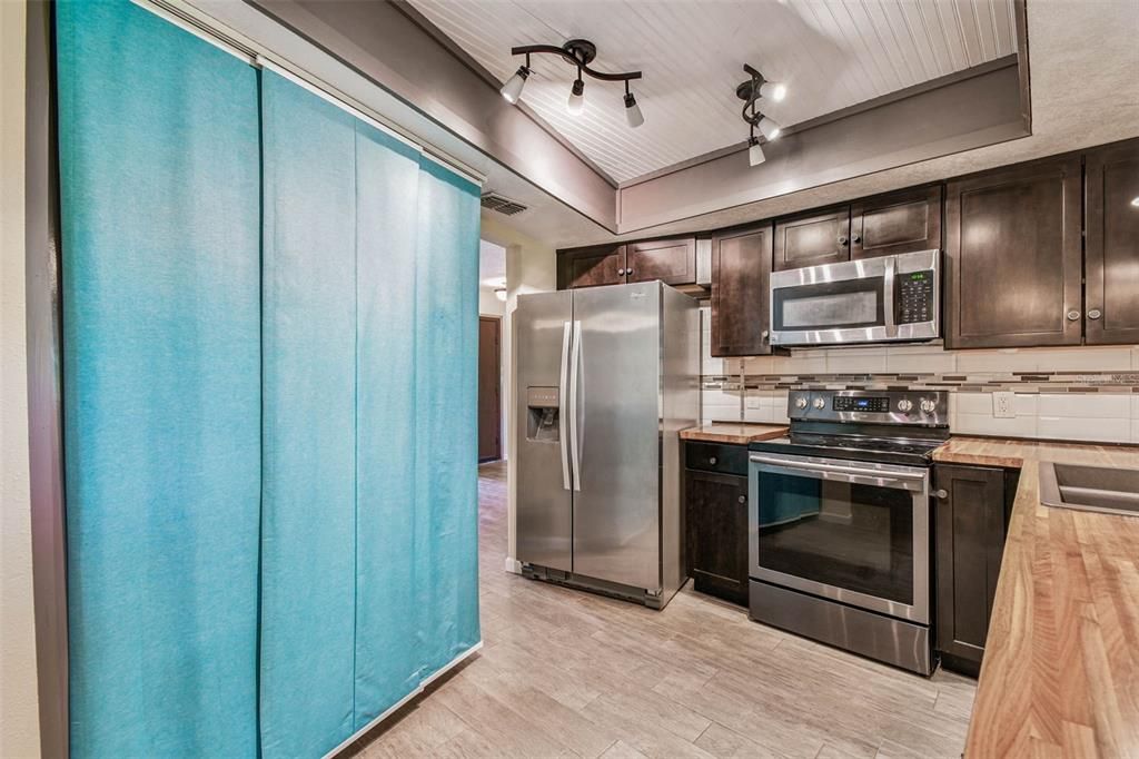 Active With Contract: $575,000 (4 beds, 2 baths, 2413 Square Feet)