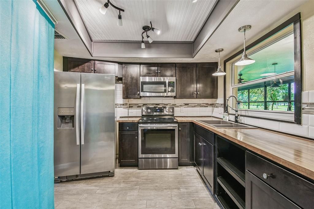 Active With Contract: $575,000 (4 beds, 2 baths, 2413 Square Feet)