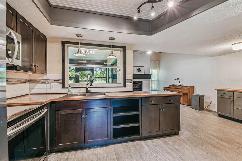 Active With Contract: $575,000 (4 beds, 2 baths, 2413 Square Feet)