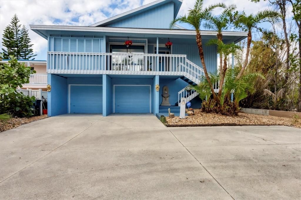 En Venta: $1,495,000 (0.20 acres)