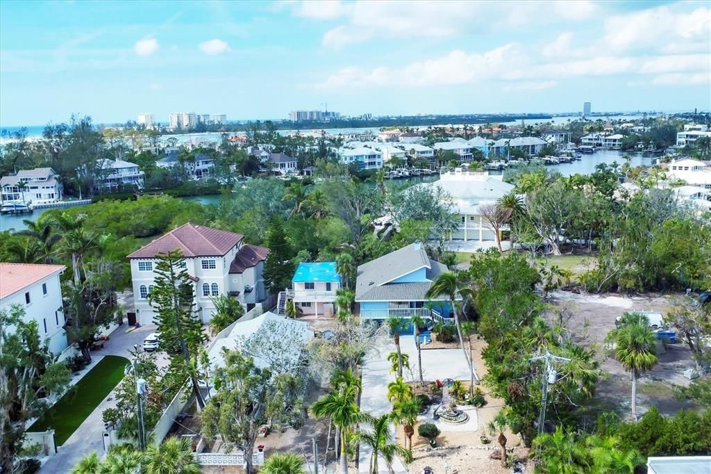 En Venta: $1,495,000 (0.20 acres)