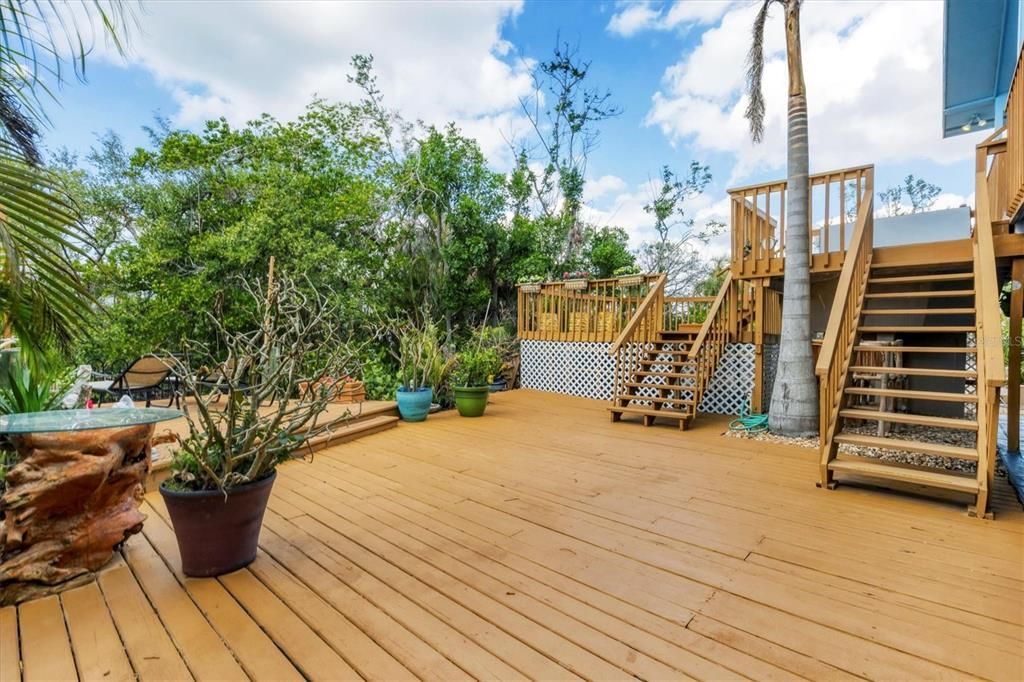 En Venta: $1,495,000 (0.20 acres)