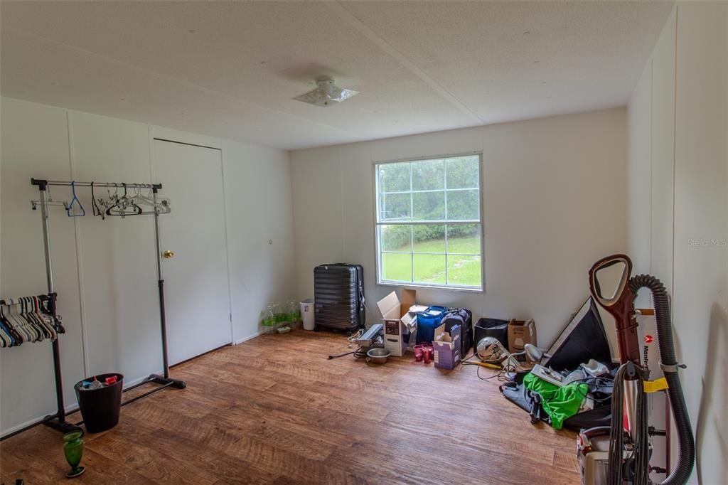 合同活跃: $199,900 (3 贝兹, 2 浴室, 1664 平方英尺)