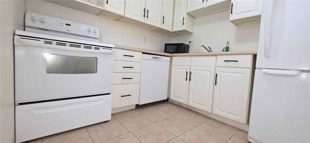 出租: $1,350 (2 贝兹, 2 浴室, 975 平方英尺)