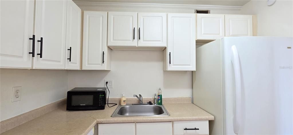 出租: $1,350 (2 贝兹, 2 浴室, 975 平方英尺)