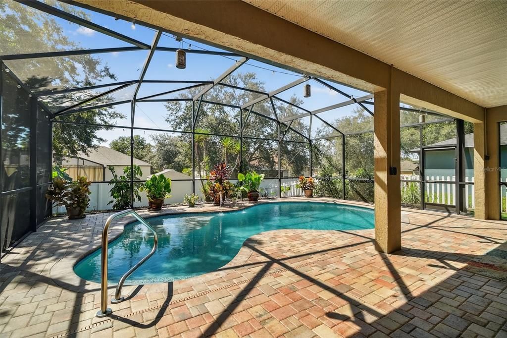 合同活跃: $409,900 (3 贝兹, 2 浴室, 1910 平方英尺)