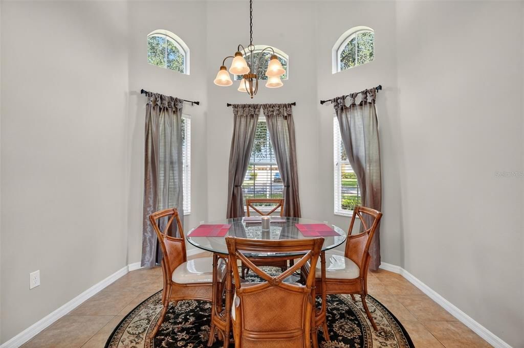 合同活跃: $409,900 (3 贝兹, 2 浴室, 1910 平方英尺)