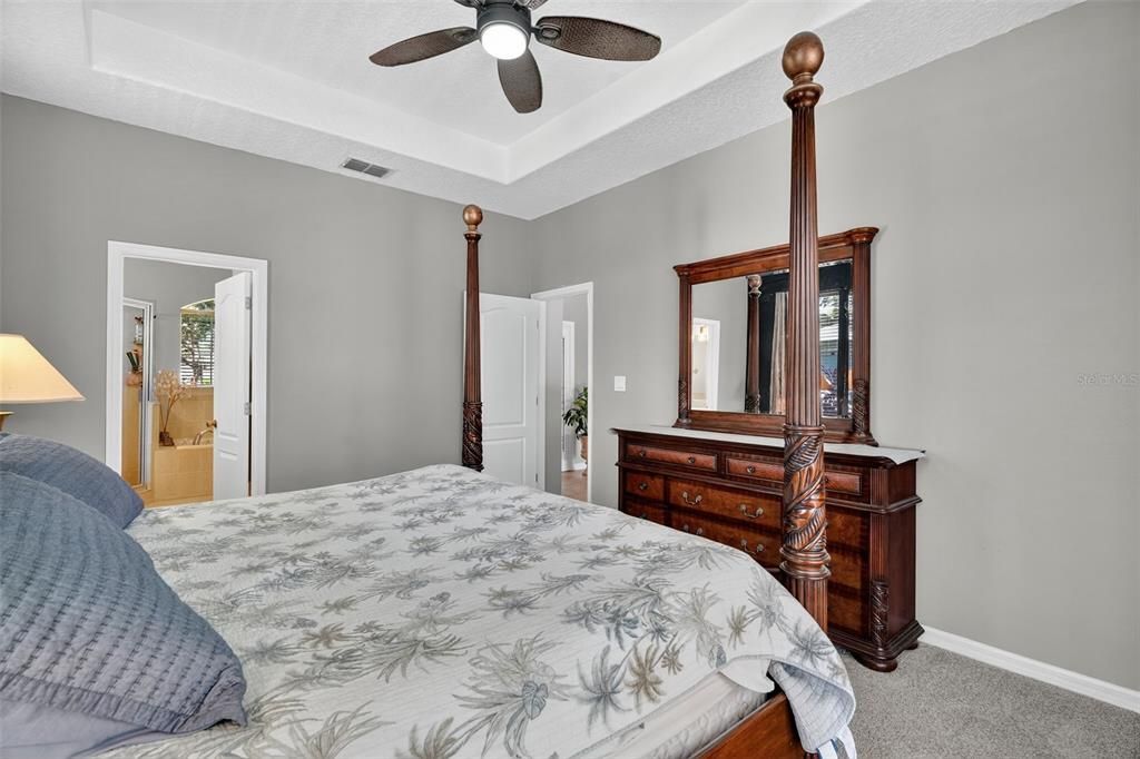 合同活跃: $409,900 (3 贝兹, 2 浴室, 1910 平方英尺)