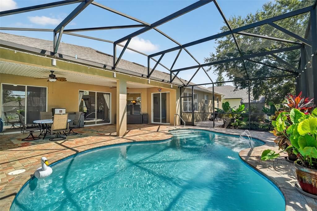 合同活跃: $409,900 (3 贝兹, 2 浴室, 1910 平方英尺)