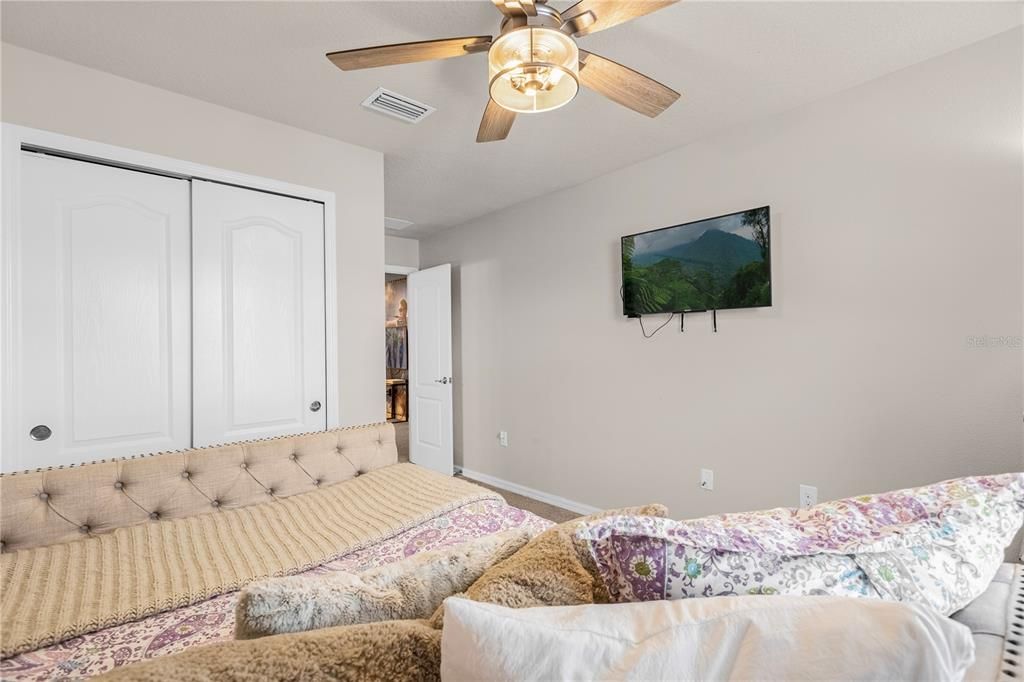 For Sale: $60,000 (5 beds, 4 baths, 2263 Square Feet)