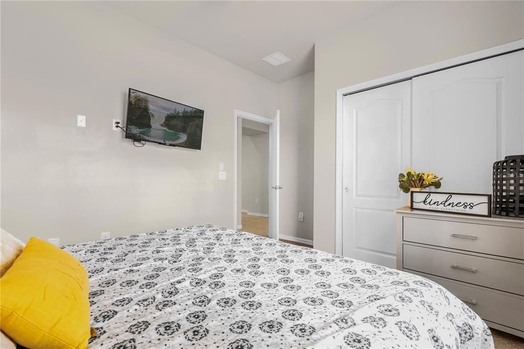 For Sale: $60,000 (5 beds, 4 baths, 2263 Square Feet)