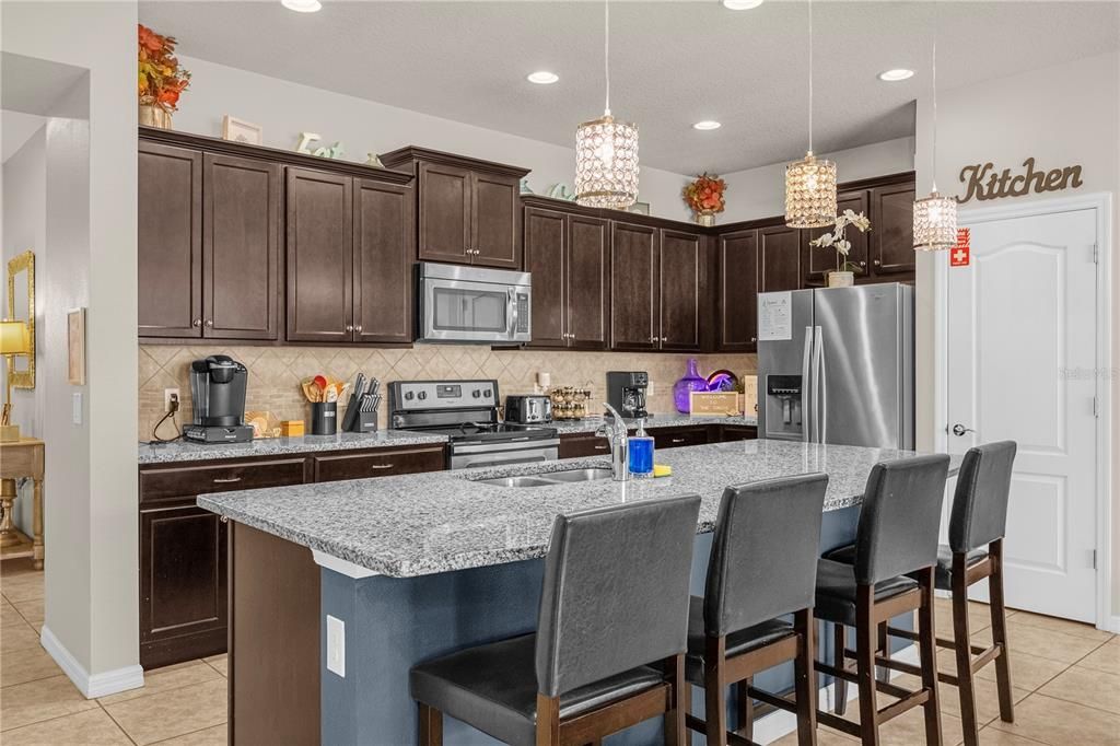 For Sale: $60,000 (5 beds, 4 baths, 2263 Square Feet)