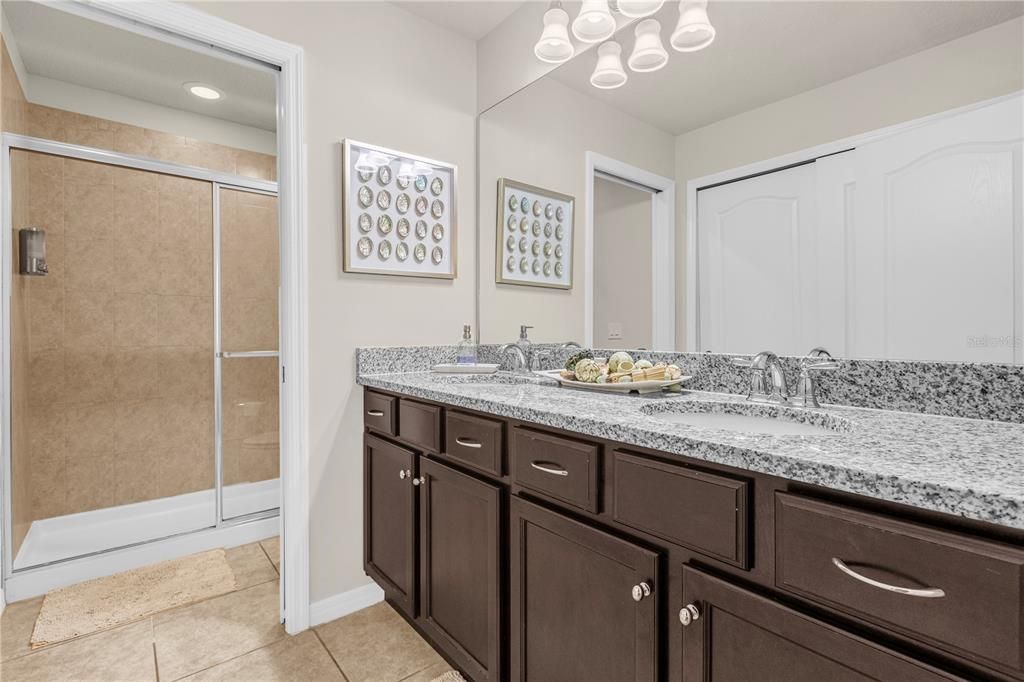 For Sale: $60,000 (5 beds, 4 baths, 2263 Square Feet)