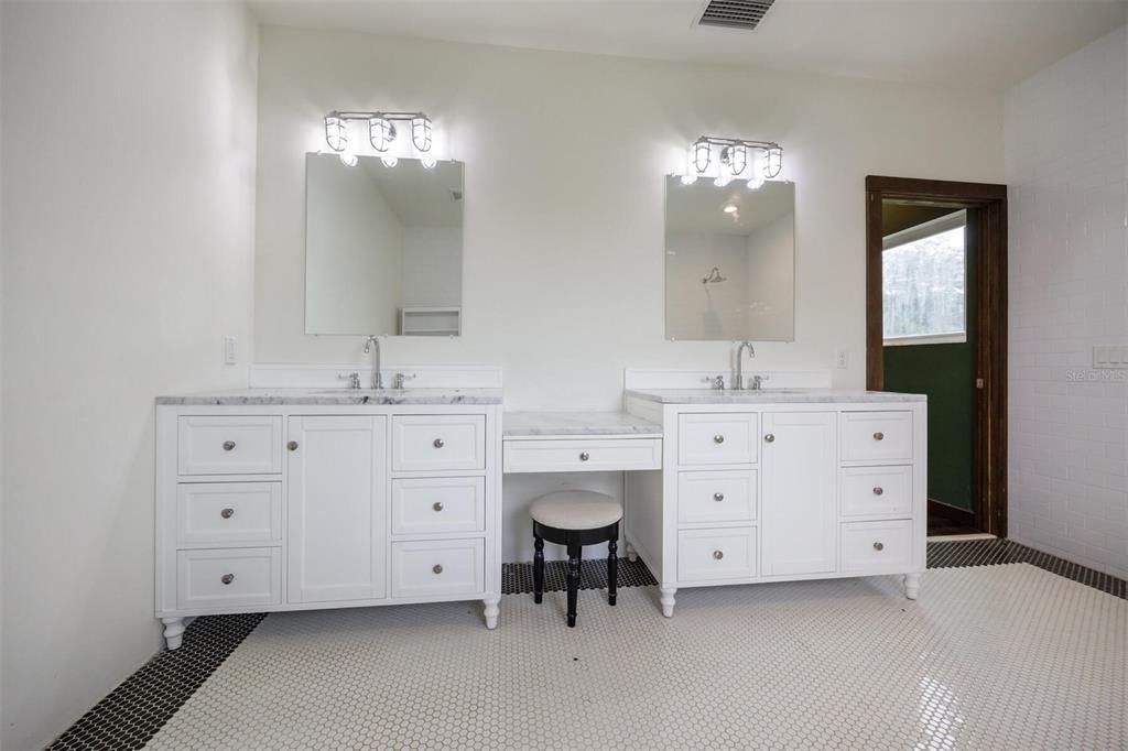 En Venta: $799,000 (3 camas, 3 baños, 2196 Pies cuadrados)