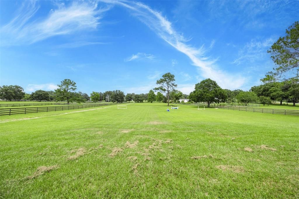 En Venta: $799,000 (3 camas, 3 baños, 2196 Pies cuadrados)