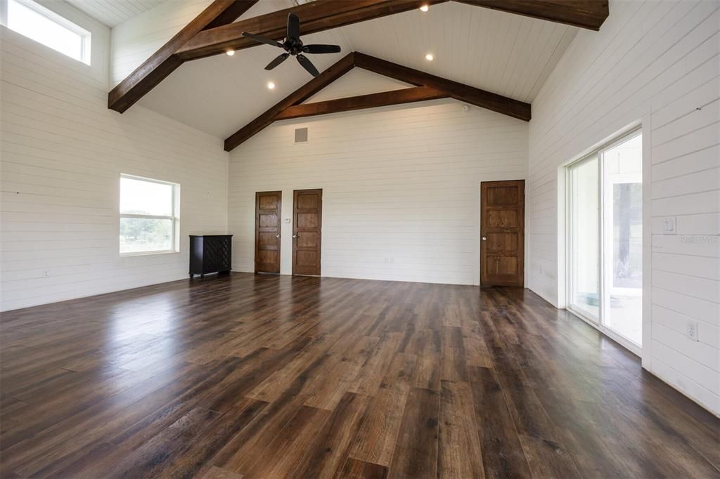 En Venta: $799,000 (3 camas, 3 baños, 2196 Pies cuadrados)