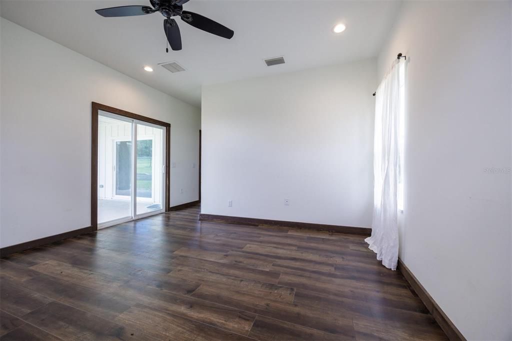 En Venta: $799,000 (3 camas, 3 baños, 2196 Pies cuadrados)