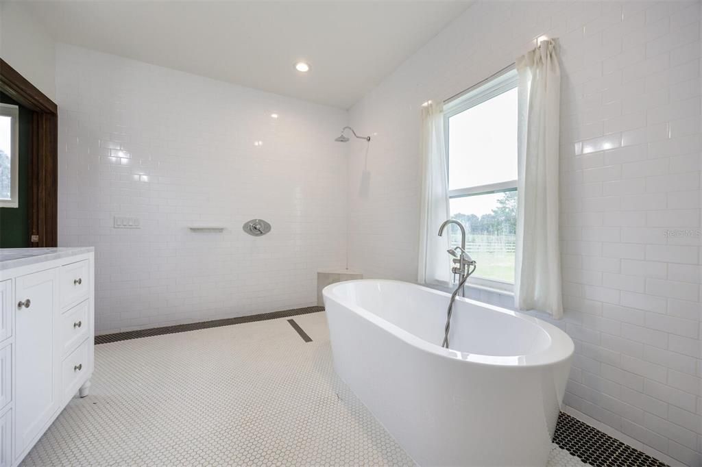 En Venta: $799,000 (3 camas, 3 baños, 2196 Pies cuadrados)