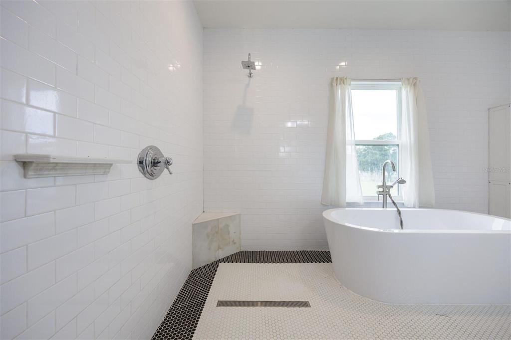 En Venta: $799,000 (3 camas, 3 baños, 2196 Pies cuadrados)