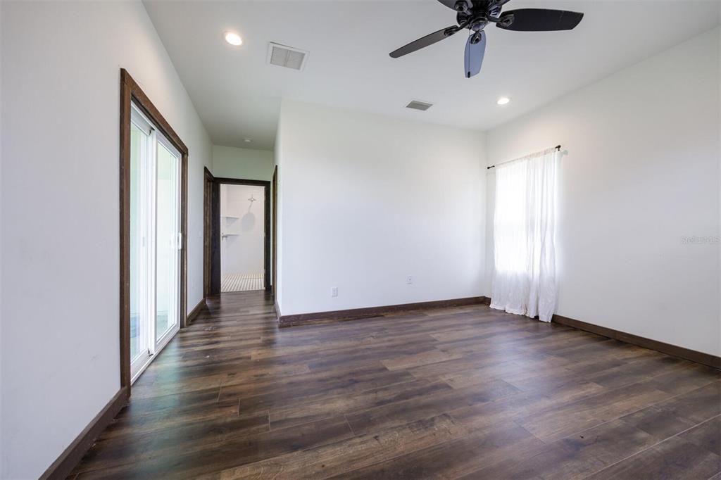 En Venta: $799,000 (3 camas, 3 baños, 2196 Pies cuadrados)