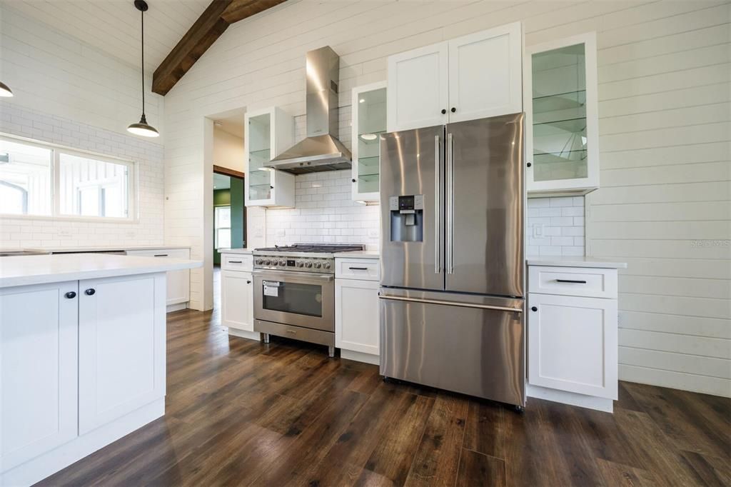 En Venta: $799,000 (3 camas, 3 baños, 2196 Pies cuadrados)