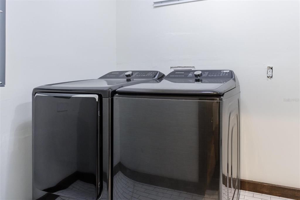 En Venta: $799,000 (3 camas, 3 baños, 2196 Pies cuadrados)