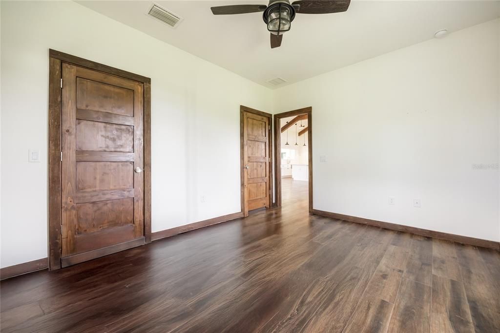 En Venta: $799,000 (3 camas, 3 baños, 2196 Pies cuadrados)