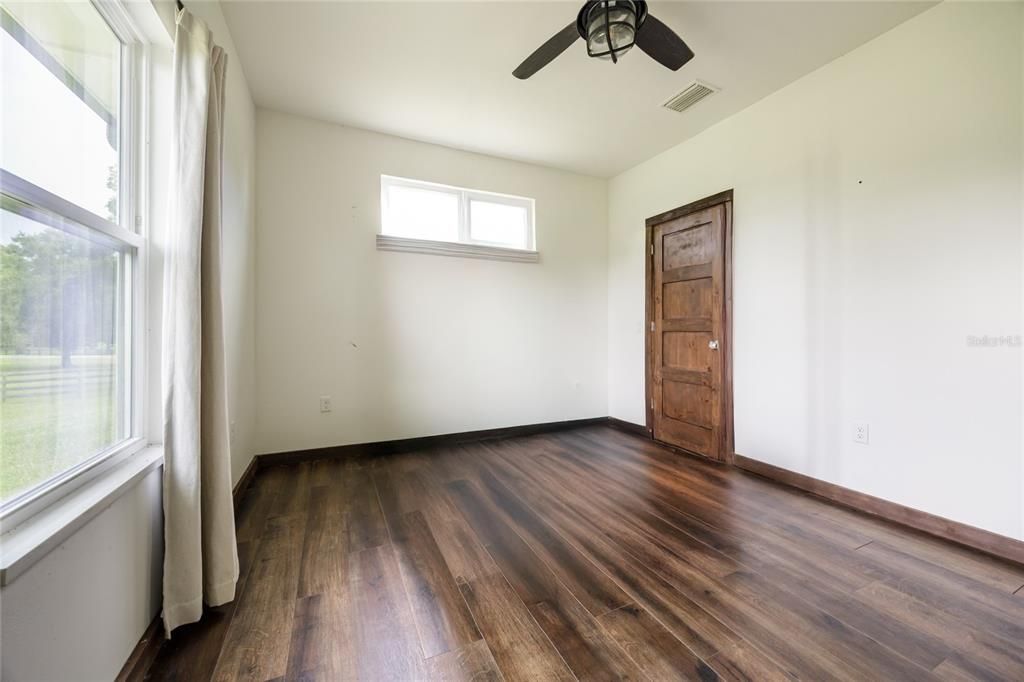 En Venta: $799,000 (3 camas, 3 baños, 2196 Pies cuadrados)