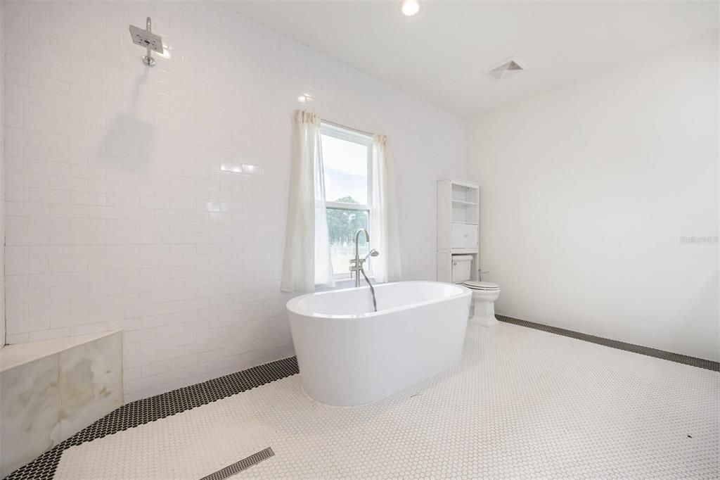 En Venta: $799,000 (3 camas, 3 baños, 2196 Pies cuadrados)