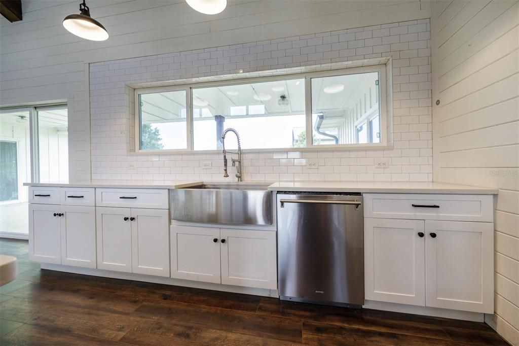 En Venta: $799,000 (3 camas, 3 baños, 2196 Pies cuadrados)