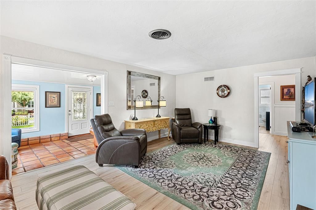 For Sale: $545,000 (3 beds, 1 baths, 1510 Square Feet)