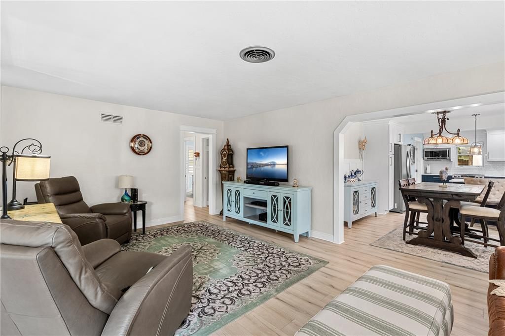 For Sale: $545,000 (3 beds, 1 baths, 1510 Square Feet)