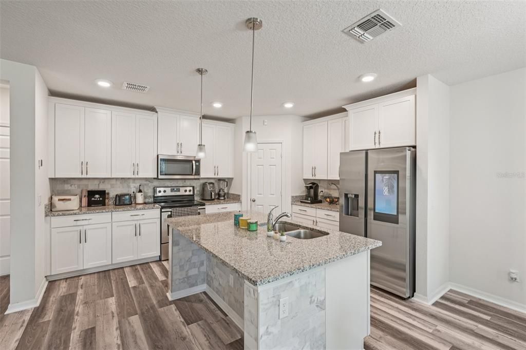 For Sale: $448,000 (3 beds, 2 baths, 1883 Square Feet)