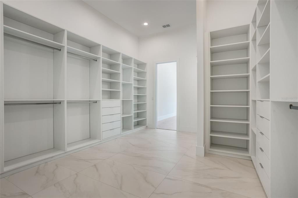 For Rent: $12,000 (5 beds, 4 baths, 3924 Square Feet)