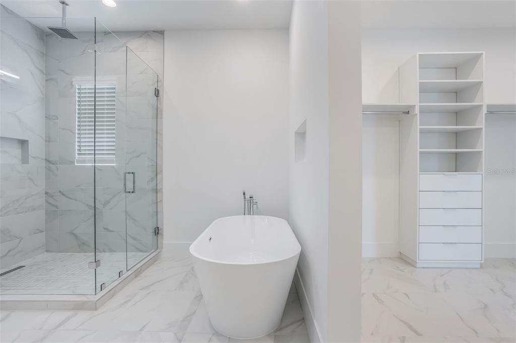 For Rent: $12,000 (5 beds, 4 baths, 3924 Square Feet)