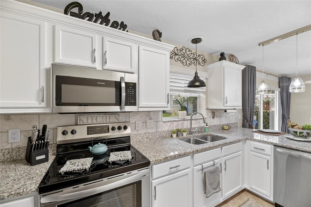 Active With Contract: $269,900 (2 beds, 1 baths, 1315 Square Feet)