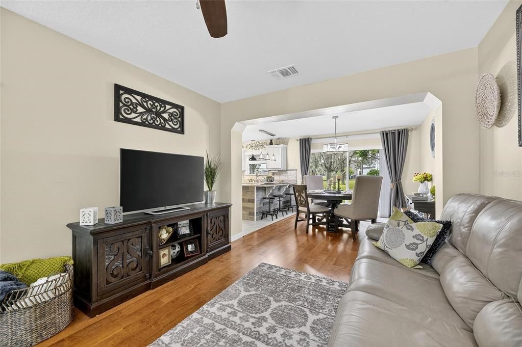 Active With Contract: $269,900 (2 beds, 1 baths, 1315 Square Feet)