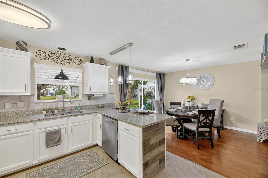 Active With Contract: $269,900 (2 beds, 1 baths, 1315 Square Feet)