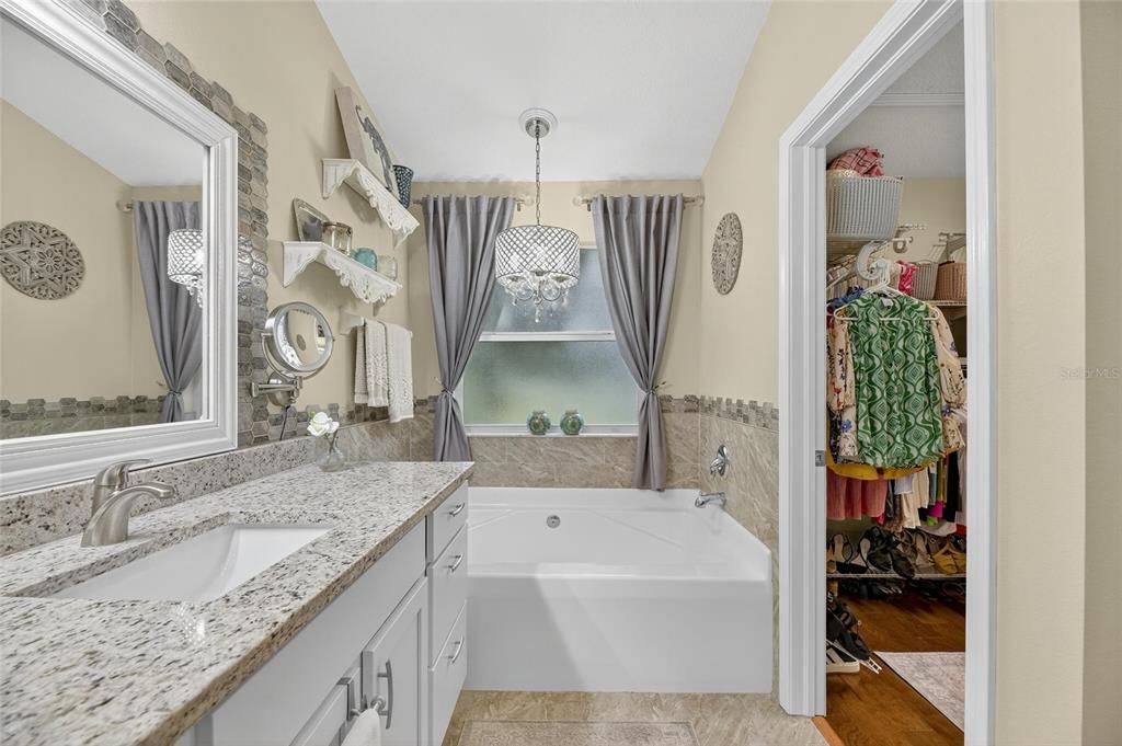 Active With Contract: $269,900 (2 beds, 1 baths, 1315 Square Feet)