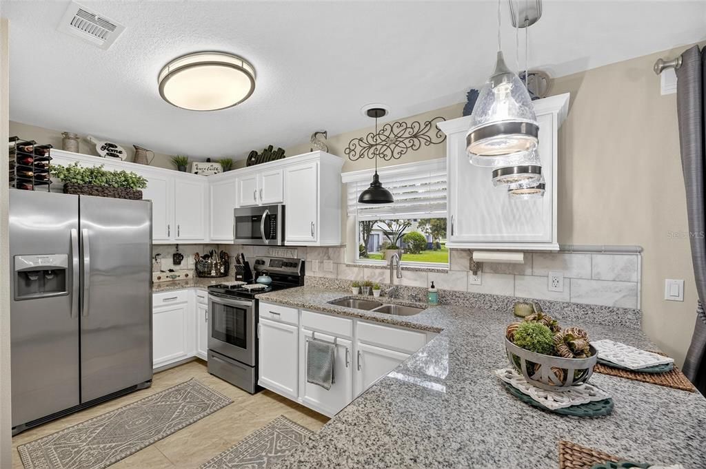 Active With Contract: $269,900 (2 beds, 1 baths, 1315 Square Feet)