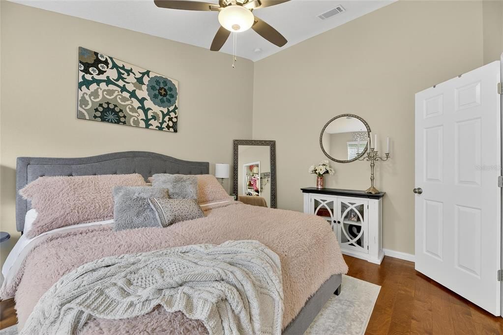 Active With Contract: $269,900 (2 beds, 1 baths, 1315 Square Feet)